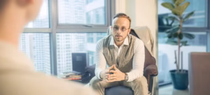 Florian Günther während Sitzung aus Klienten-Perspektive